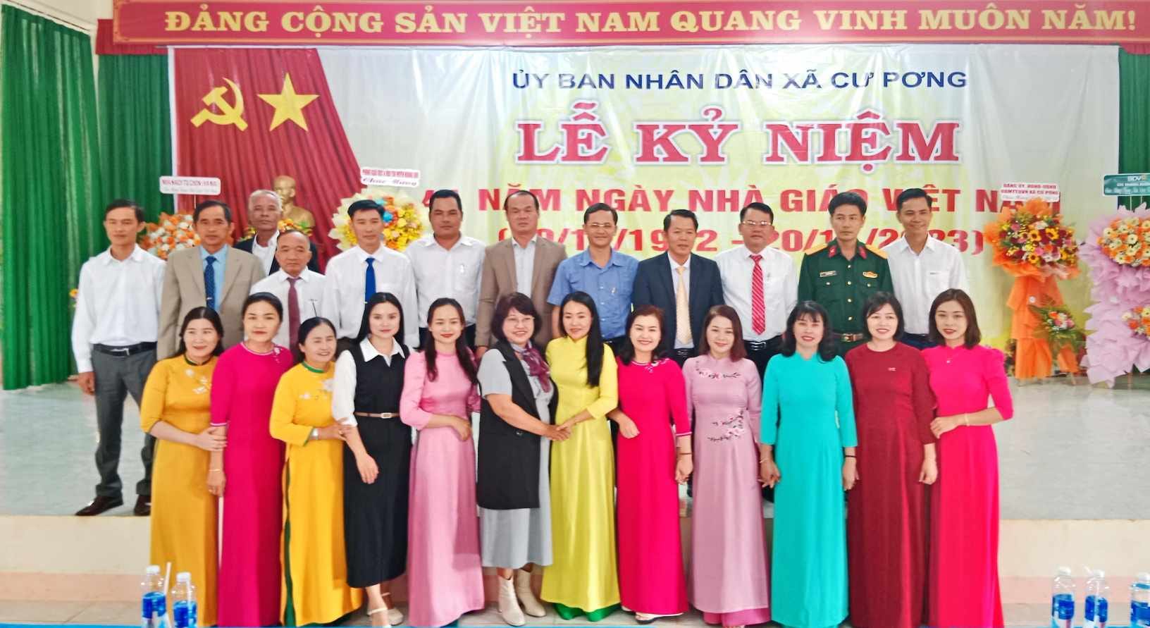 ĐẢNG ỦY - HĐND - UBMD - UBMTTQVN XÃ CƯ PƠNG PHỐI HỢP TỔ CHỨC KỶ NIỆM 41 NĂM NGÀY NHÀ GIÁO VIỆT NAM 20/11