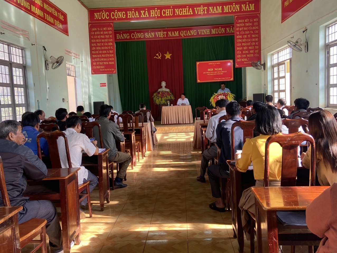 Ủy ban nhân dân xã Cư Pơng tổ chức Hội nghị trao đổi, đối thoại với nhân dân năm 2023